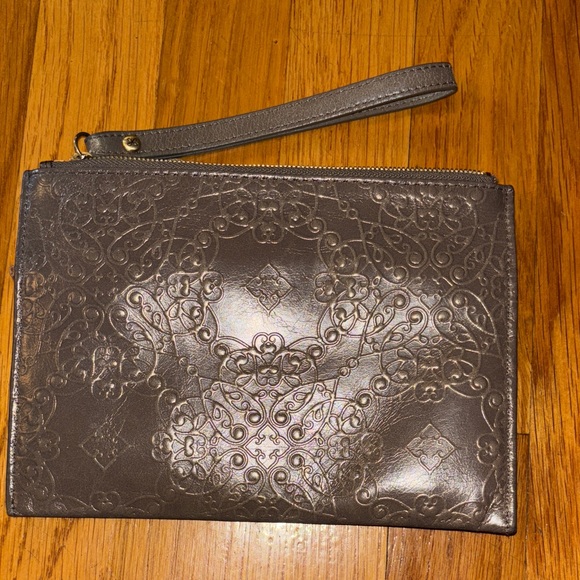 New Hobo Taupe Embossed Wristlet Clutch with an extra pocket - Picture 3 of 6